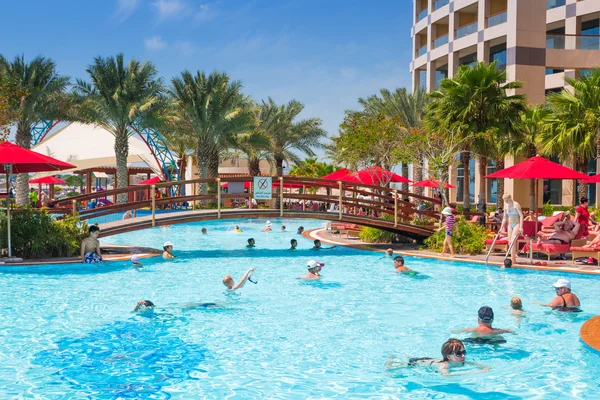 Piscină tropicală în Abu Dhabi — Fotografie, imagine de stoc