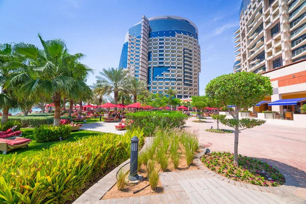 Piscina tropical em Abu Dhabi — Fotografia de Stock