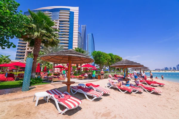 Vacances sur la plage à Abu Dhabi — Photo