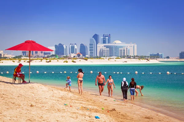 Urlaub am Strand in abu dhabi — Stockfoto