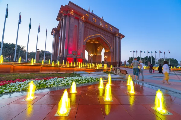 Tor zum Palast der Emirate in Abu Dhabi — Stockfoto