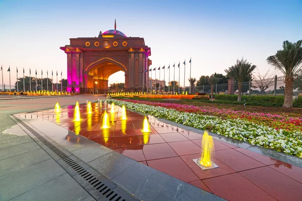 Tor zum Palast der Emirate in Abu Dhabi — Stockfoto