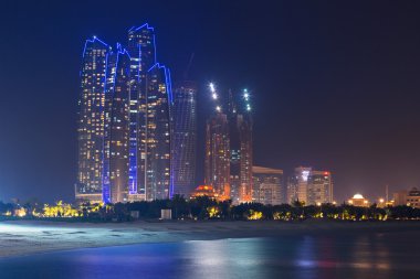 Geceleri binalar abu Dabi Etihad kuleleri