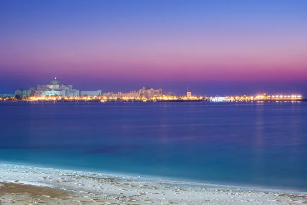 Presidential Palace in Abu Dhabi at sunset — Stock Photo, Image