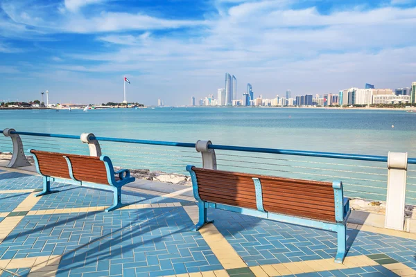 Panorama de Abu Dhabi, la capital de los Emiratos Árabes Unidos —  Fotos de Stock