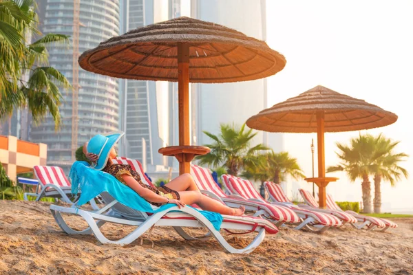 Feriados de sol na praia do Golfo Pérsico — Fotografia de Stock