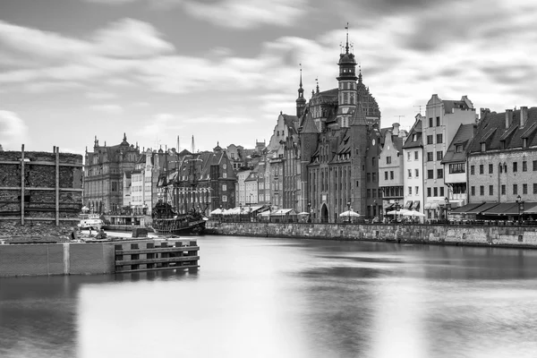 Old town of Gdansk at Motlawa river in Gdansk — Stock Photo, Image