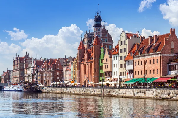 Oude stad van gdansk aan motlawa rivier in gdansk — Stockfoto