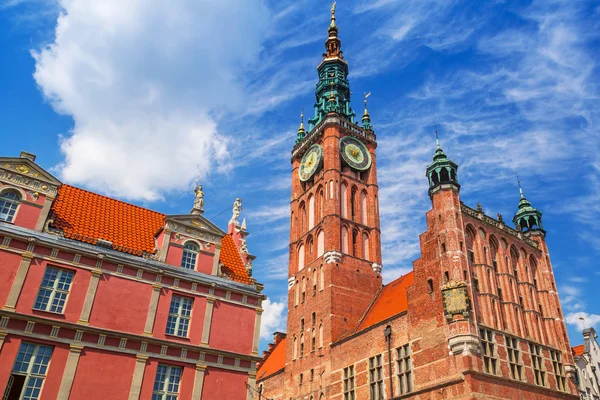 Arkitekturen av historiska stadshus i gdansk — Stockfoto