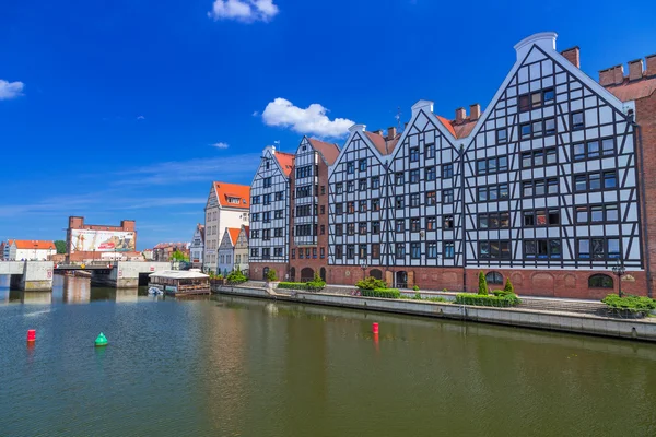 Cidade velha de Gdansk no rio Motlawa em Gdansk — Fotografia de Stock