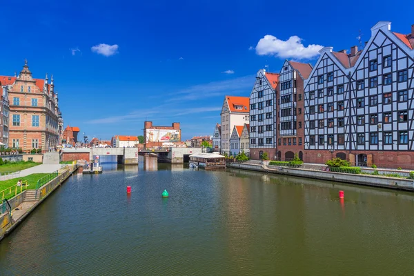 Casco antiguo de Gdansk en el río Motlawa en Gdansk — Foto de Stock