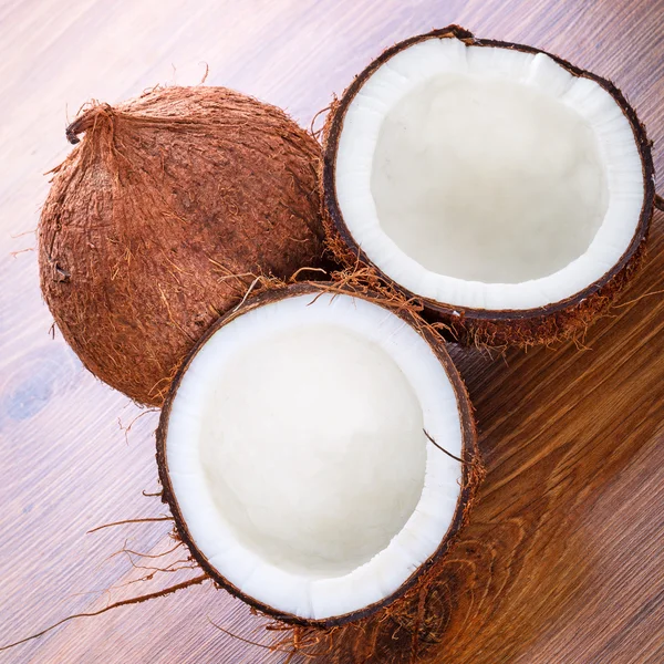 Coconut cut in half — Stock Photo, Image