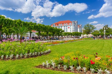 sopot molo, Polonya, güzel bahçeleri ile kare