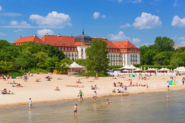 Persone sulla spiaggia di Sopot — Foto Stock