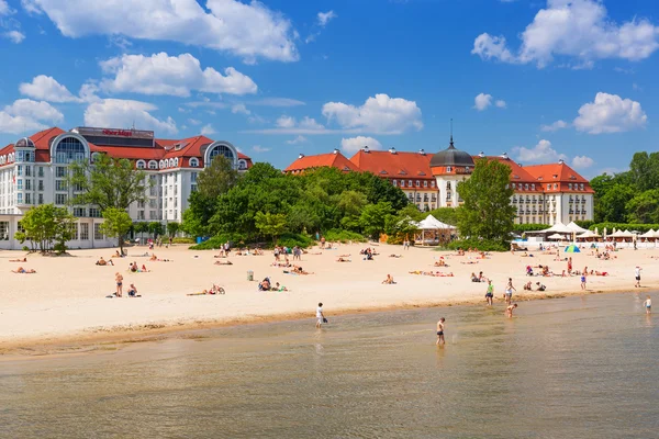 Menschen am Strand von Sopot — Stockfoto