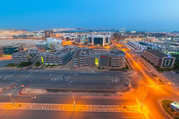 Technologie park van dubai internet stad bij nacht — Stockfoto