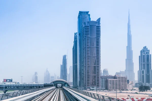 Linha de metro em Dubai — Fotografia de Stock