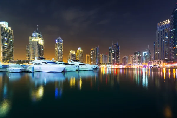 Skyscrapers of Dubai Marina at night, UAE — Stock Photo, Image