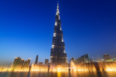 Dubai'deki Burj Dubai, gece, Birleşik Arap Emirlikleri