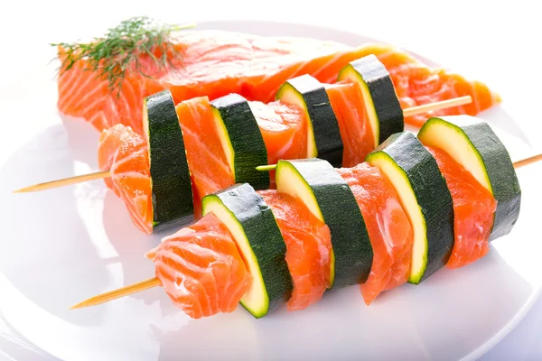 Salmon and courgette shashlik — Stock Photo, Image