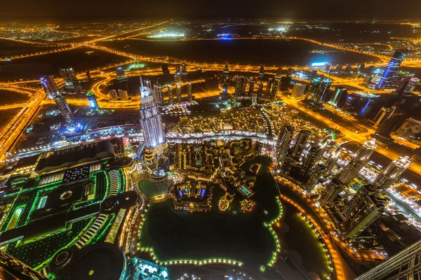 Panorama centra v Dubaji v noci, Spojené arabské emiráty — Stock fotografie