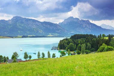Bavyera Alpleri'nde de Forggensee Gölü