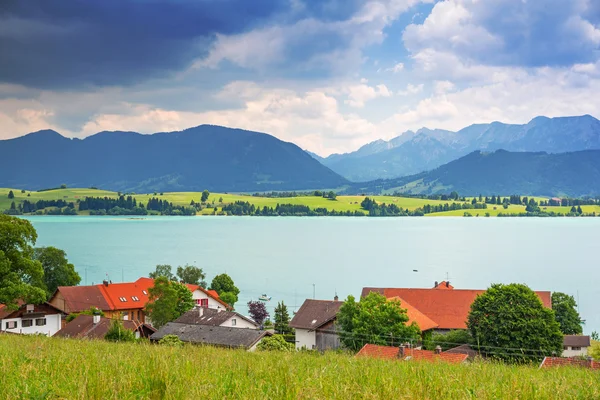 Jezero Forggensee v bavorské Alpy — Stock fotografie