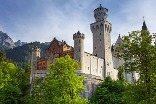 Slottet Neuschwanstein i de bayerska Alperna — Stockfoto