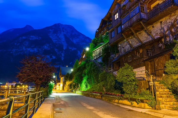 Hallstatt vesnice v Alpách v noci — Stock fotografie