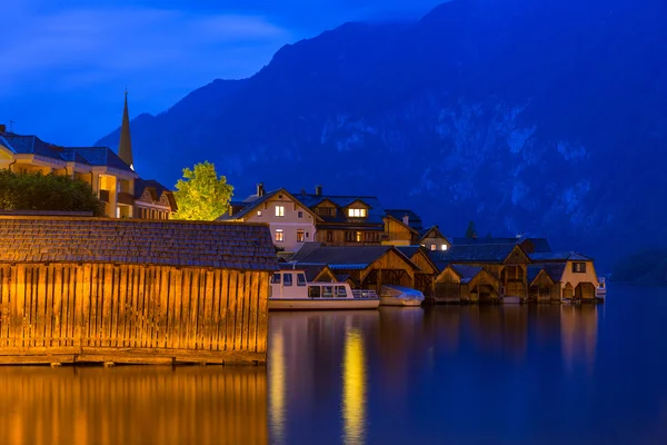 Lago Hallstatter nas montanhas dos Alpes — Fotografia de Stock