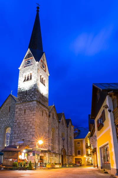 Straten van Hallstatt in de schemering, Oostenrijk. — Stockfoto