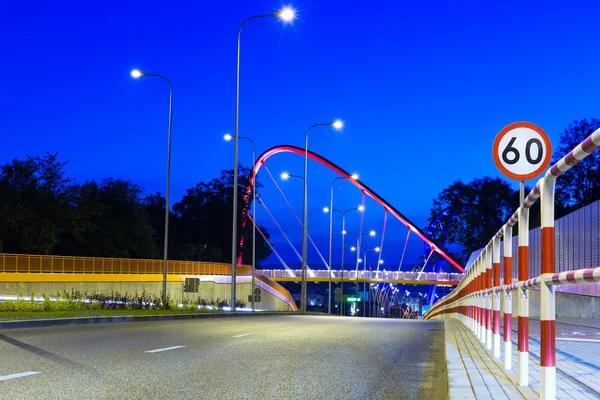 Kablo köprü Bydgoszcz gece kaldı. — Stok fotoğraf