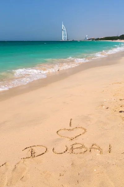 Eu amo Dubai sinal na praia — Fotografia de Stock