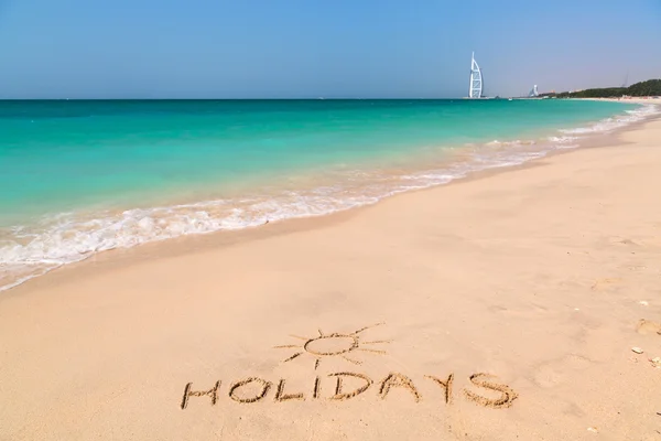 Vakantie teken op het strand — Stockfoto