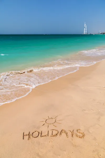 Vakantie teken op het strand — Stockfoto