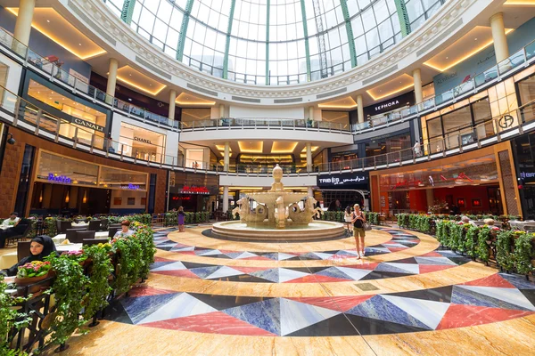 Obchodní centrum Mall of emirates v Dubaji, Spojené arabské emiráty — Stock fotografie