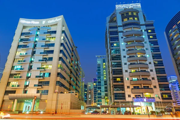 Dubai internet city bei dämmerung, uae — Stockfoto