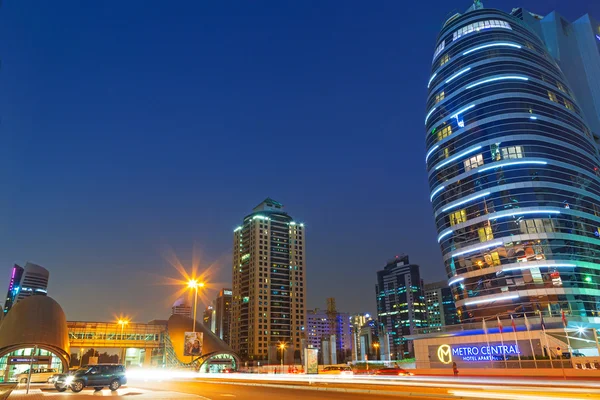 Dubai internet city o zmierzchu, Zjednoczone Emiraty Arabskie — Zdjęcie stockowe