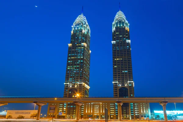 The Al Kazim Towers in Dubai at night — Stock Photo, Image