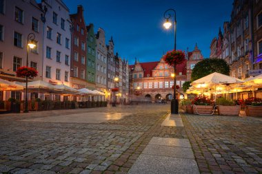 Gdansk, Polonya - 12 Eylül 2021: Gdansk 'taki Long Market' in güzel bir mimarisi..