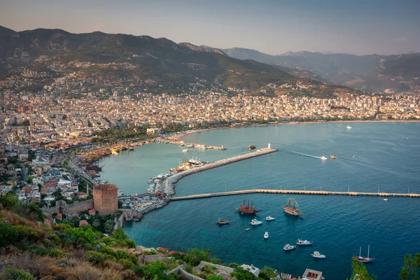 Stadslandskapet Alanya Vid Medelhavet Vid Solnedgången Turkiet — Stockfoto