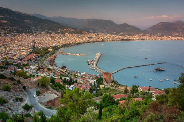 Stadslandskapet Alanya Vid Medelhavet Vid Solnedgången Turkiet — Stockfoto