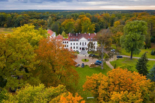 ルーレウ ポーランド 2021年10月16日 ポーランドのトゥチョラの森に位置するホテルハンザパレスウェルネス スパの空中ビュー — ストック写真