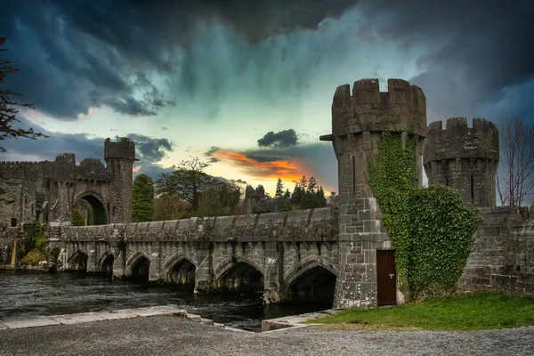 Fantastisk Arkitektur Ashford Slottet Mayo Vid Solnedgången Irland — Stockfoto