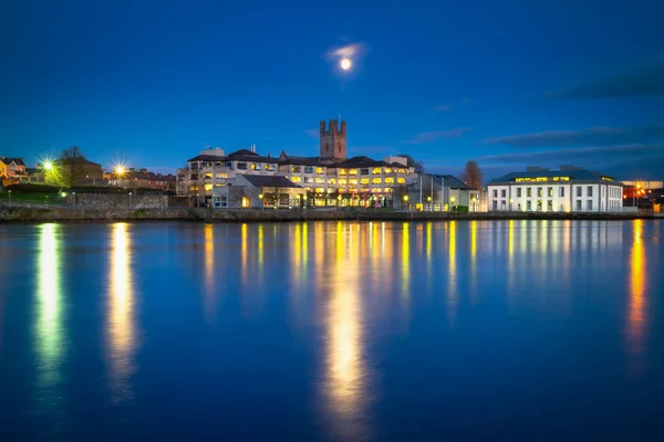 Hermoso Paisaje Ciudad Limerick Río Shannon Por Noche Irlanda — Foto de Stock