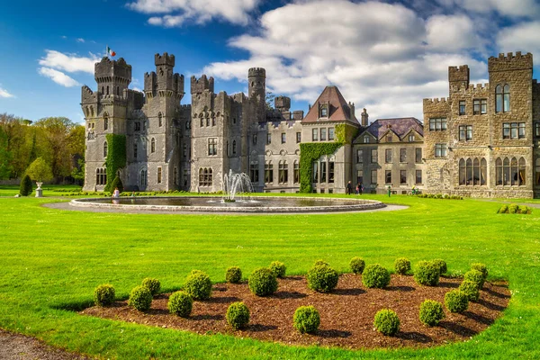 Arquitetura Incrível Castelo Ashford Mayo Irlanda — Fotografia de Stock