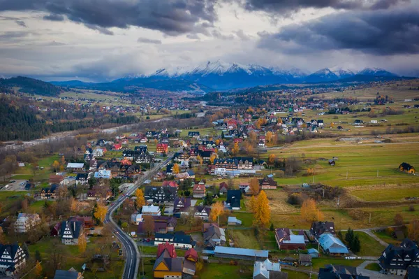 Paisagem Outono Aldeia Bialka Tatrzanska Com Vista Para Montanhas Tatra — Fotografia de Stock