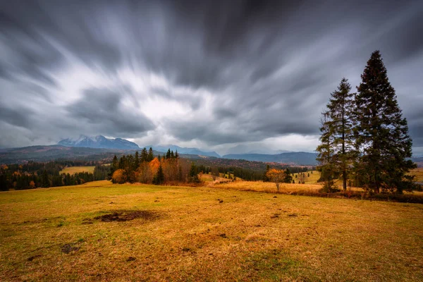 Nascer Sol Nublado Sobre Montanhas Tatra Outonais Passe Sobre Lapszanka — Fotografia de Stock