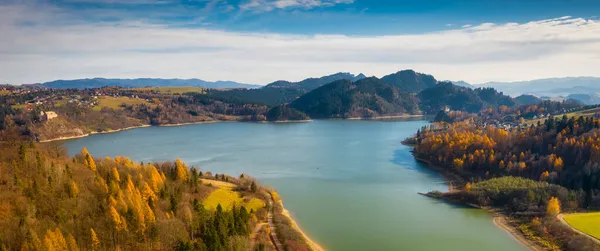 Vackert Landskap Czorsztyn Sjö Och Pieniny Berg Höstfärger Polen — Stockfoto