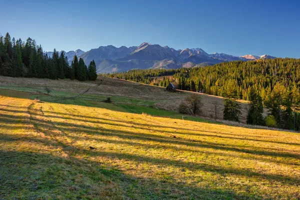 秋天色彩斑斓的波兰鞑靼山脉美丽的风景 — 图库照片